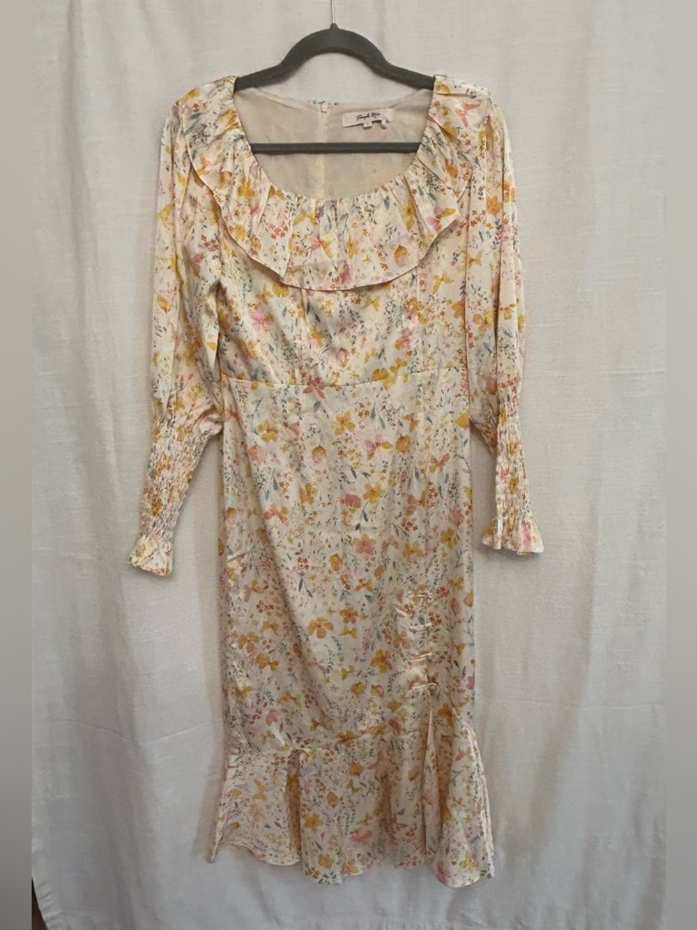 Simple Retro NWT Floral Ruffled Midi Dress‎ in Cream with Pleats & Ruffles